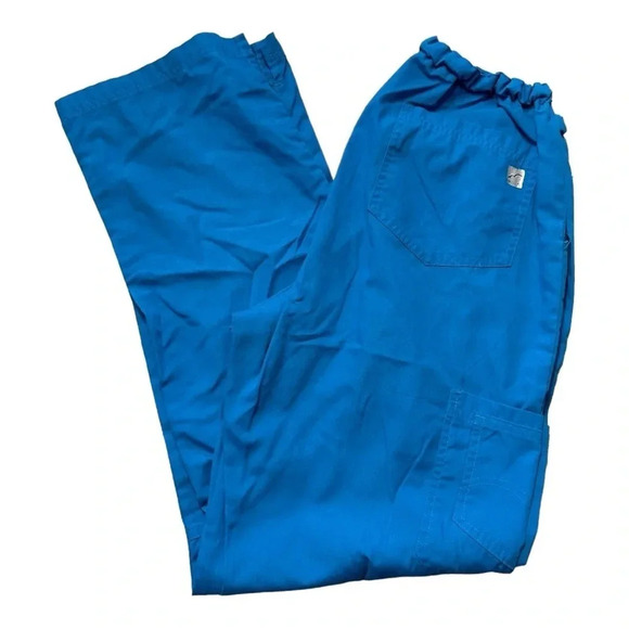 UA size M women’s scrub pants and top - Picture 2 of 9